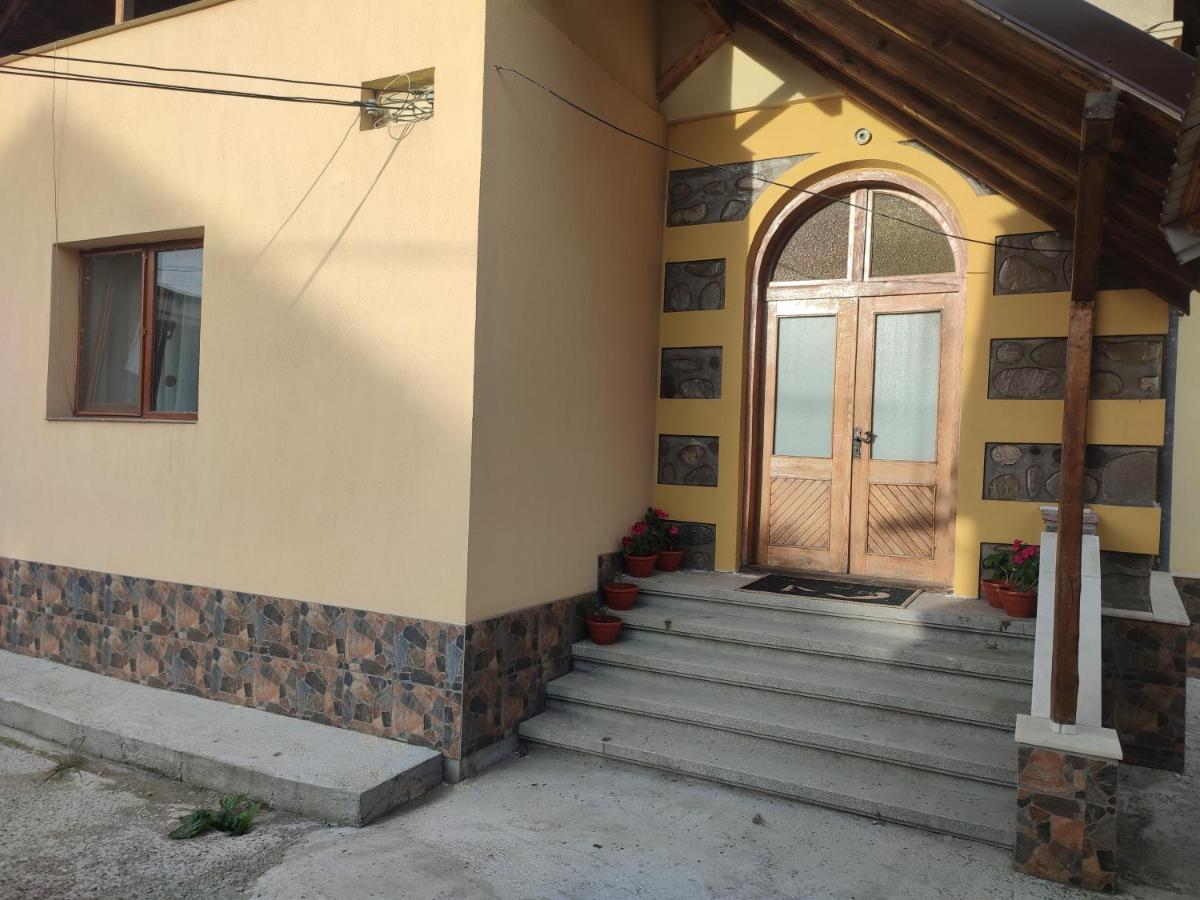 Central House Hotel Curtea De Arges Luaran gambar