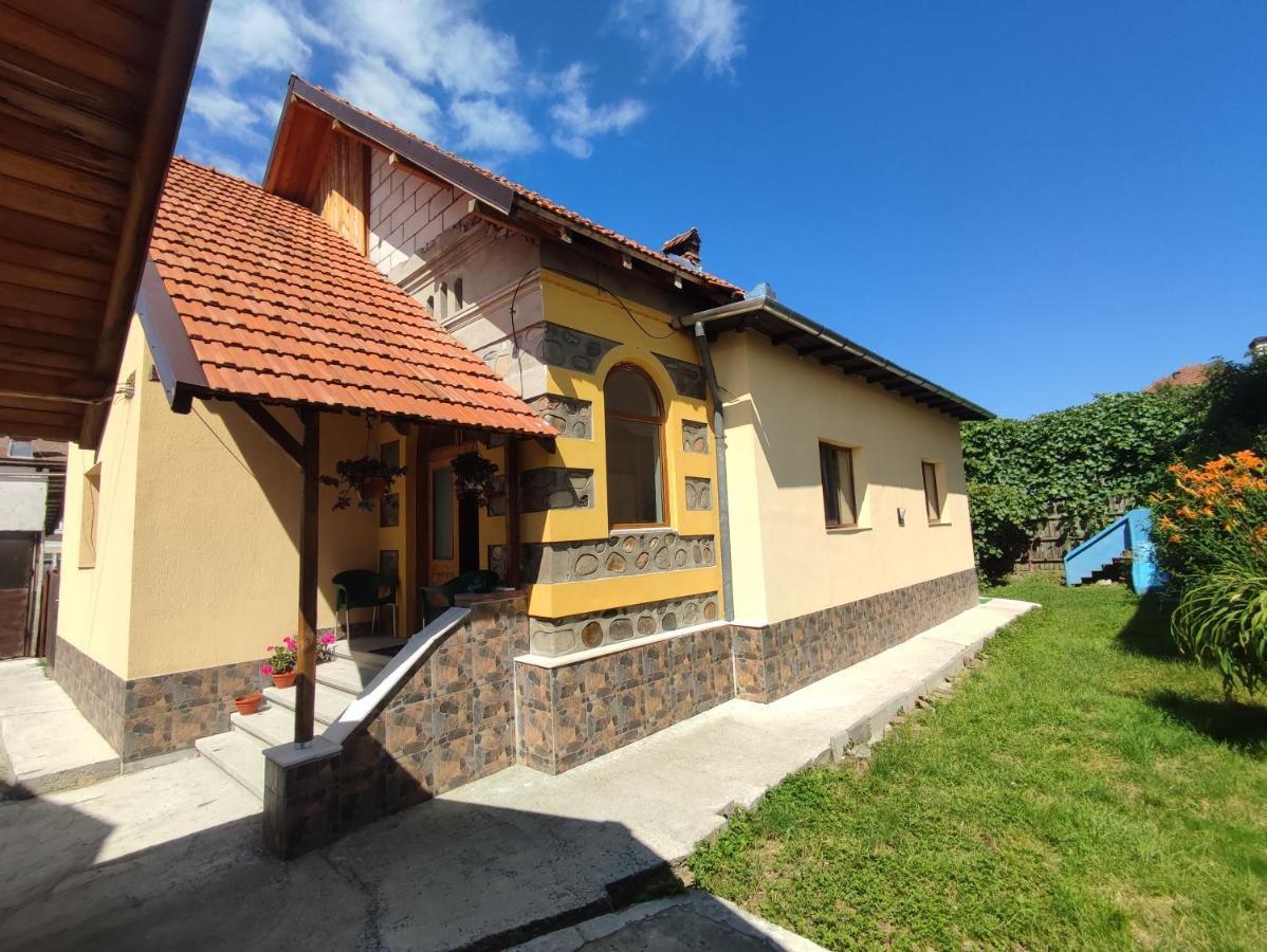 Central House Hotel Curtea De Arges Luaran gambar